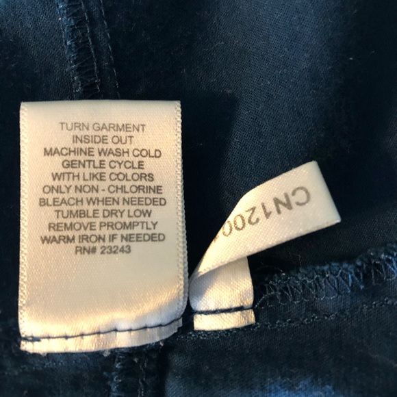 New York and Co long-sleeves button front - Picture 7 of 8